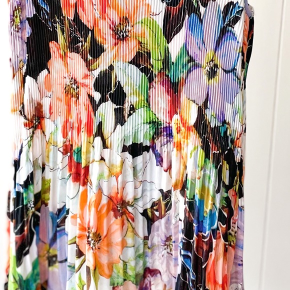 SOLD✨ Georgette Sleeveless Tunic From Spense - Picture 2 of 6